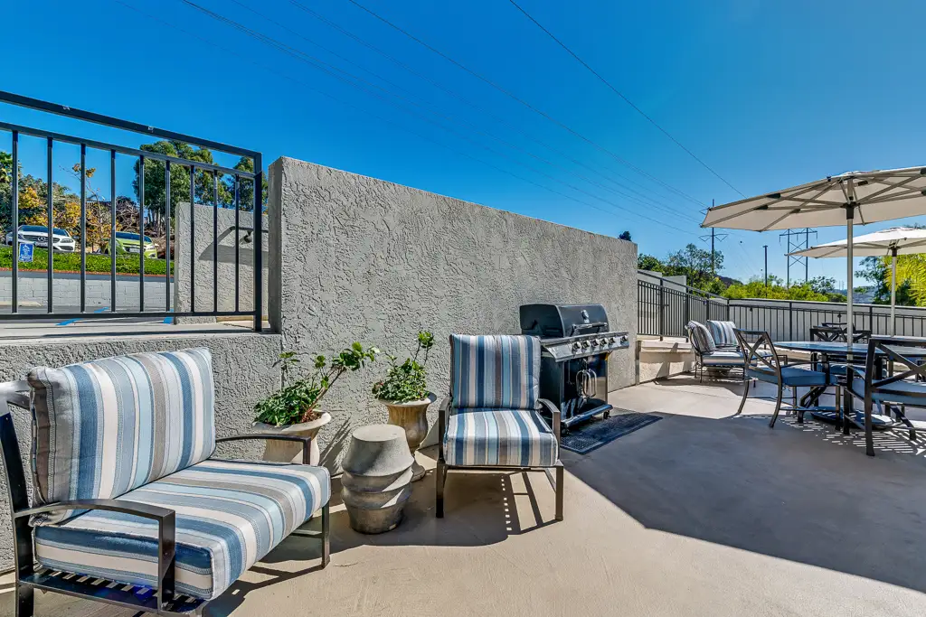 PSLRanchoPenasquitos-HOME-Discover-Community Dining area of an apartment at Healdsburg